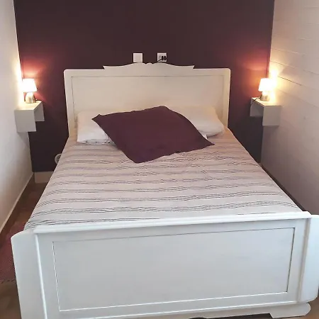 Un Petit Coin De Campagne Dans Le Pays De Saint-gilles *